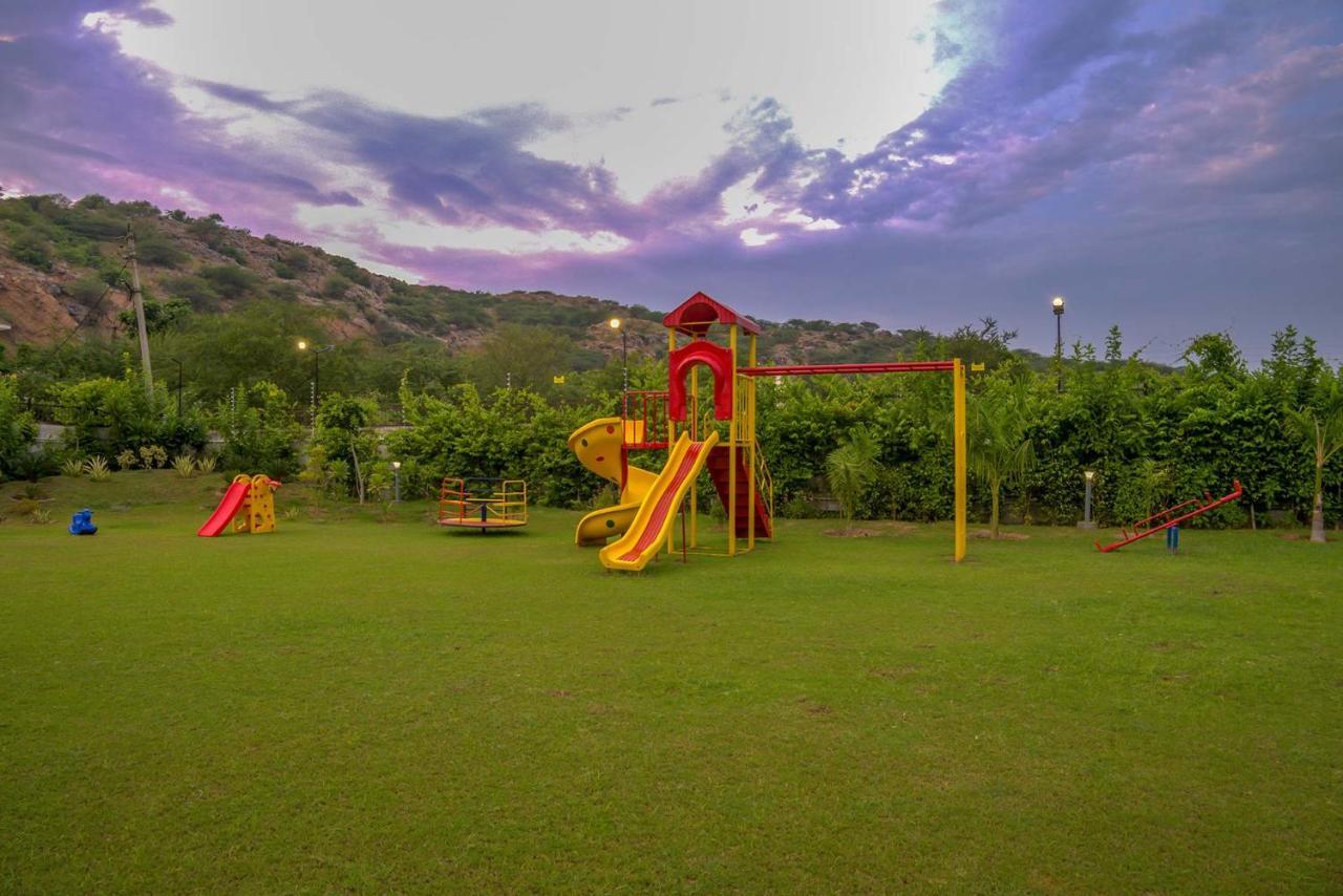 Stayvista At Hillside Paradise 4Bhk Lavish House In Delhi Dhauj Exteriér fotografie