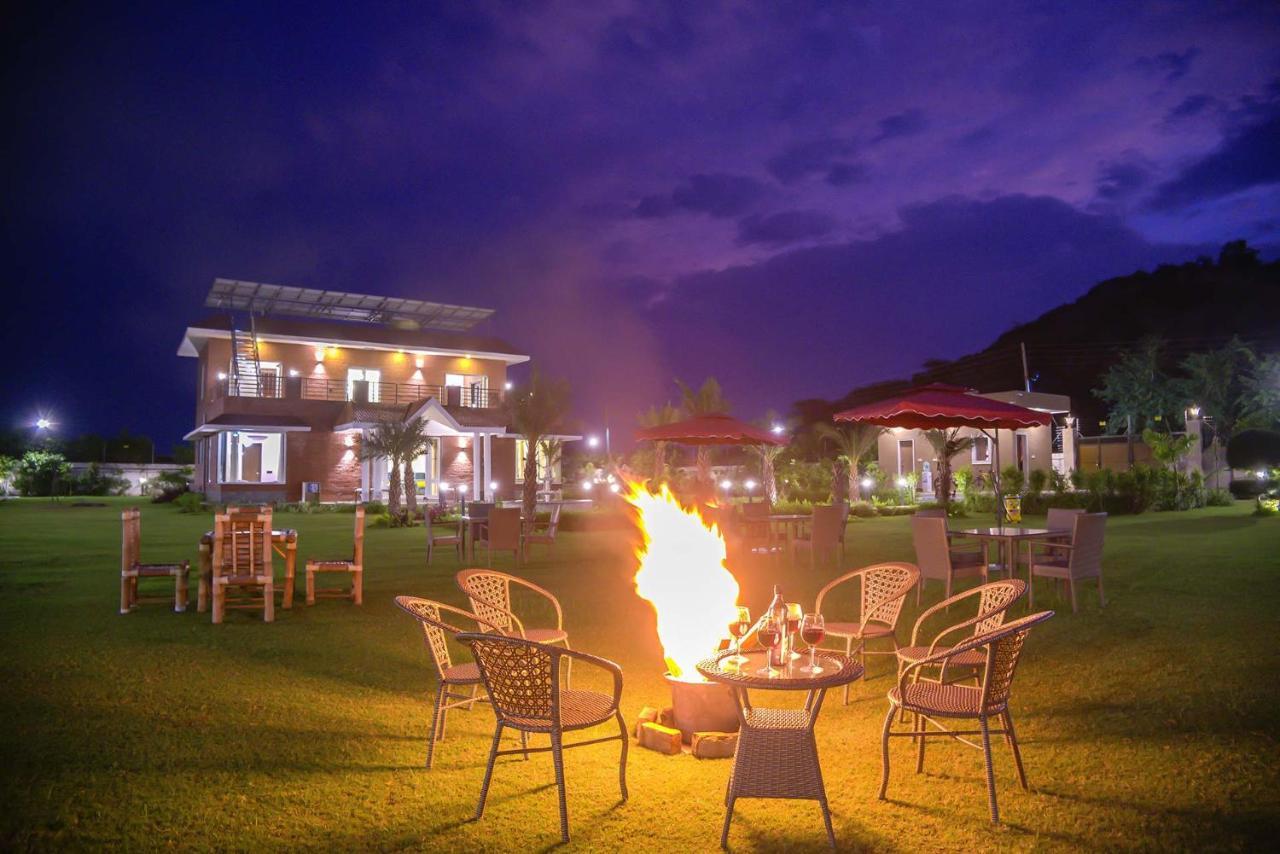 Stayvista At Hillside Paradise 4Bhk Lavish House In Delhi Dhauj Exteriér fotografie